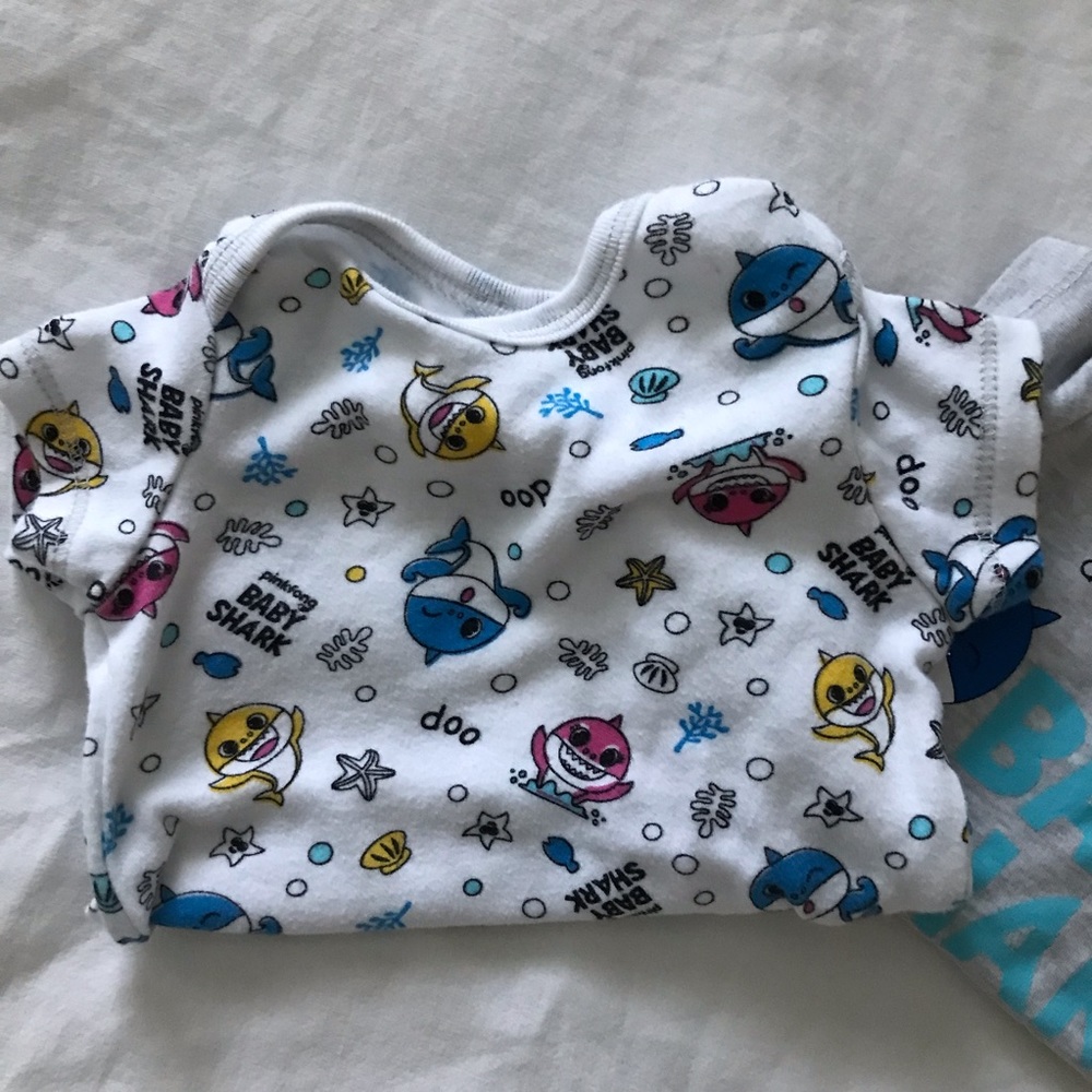 Baby Shark Pinkfong Onesie Set